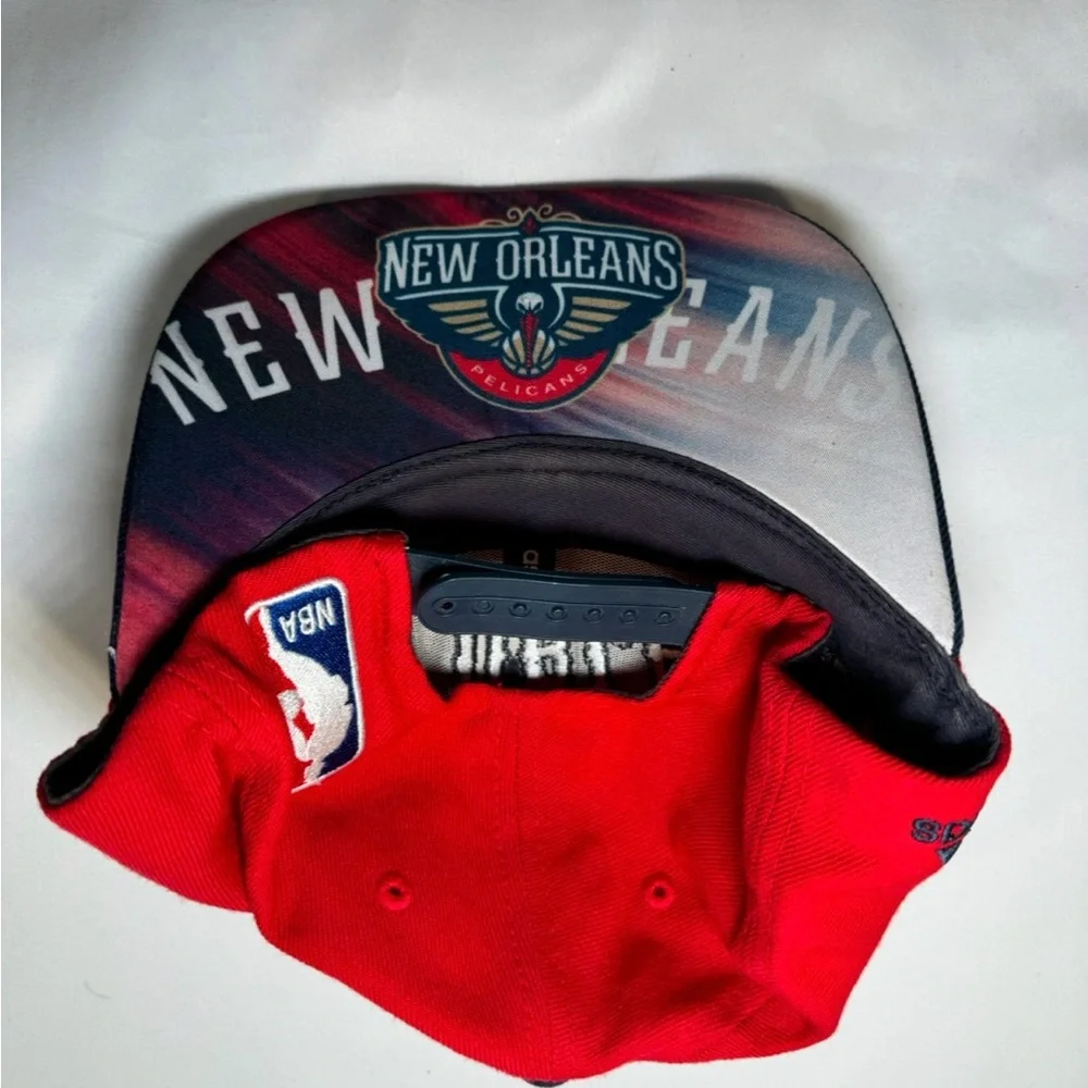 ADIDAS NEW ORLEANS PELICANS FLATBILL‎ SNAPBACK HAT NBA CAP UNDER BILL DESIGN